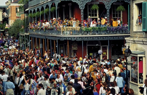 Bourbon Street, la locura desatada en Mardi Gras