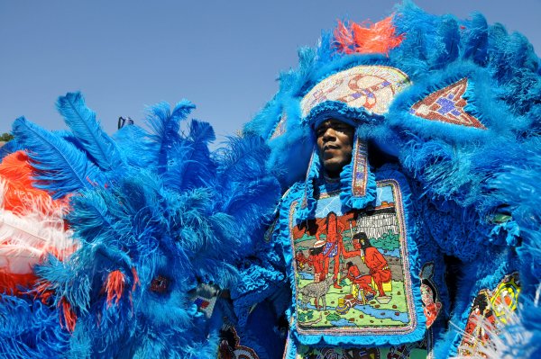 El espectacular traje de un Big Chief en Mardi Gras. Foto: Tulane Public Relations