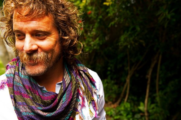 Donavon Frankenreiter, un surfero versionando a Dr. John