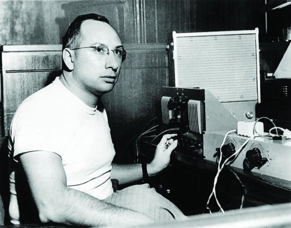 Cosimo Matassa en su estudio en 1958