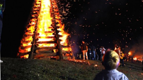 La tradición de los "feux de joie" en las zonas rurales cajun. Foto: New Orleans Tourism Marketing Corporation