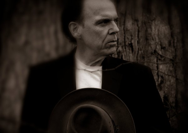 John Hiatt, un compositor e intérprete ante el cual hay que quitarse el sombrero