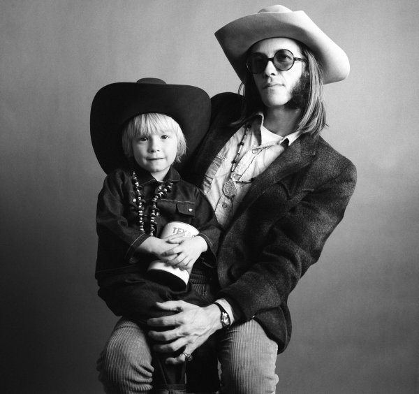 Doug con su hijo Shawn: de tal palo...