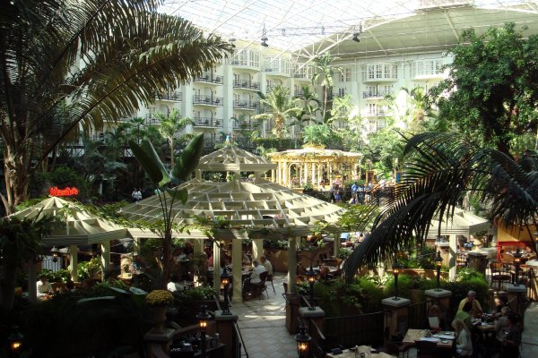 El gigantesco parque interior del Hotel Opryland