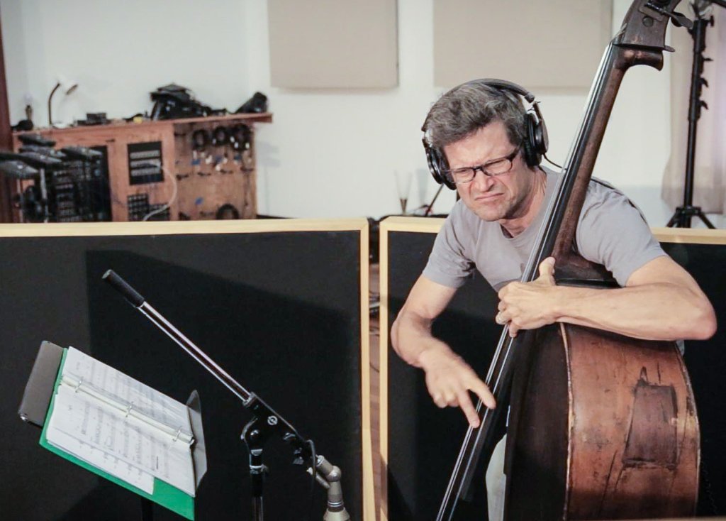 El bajista James Singleton