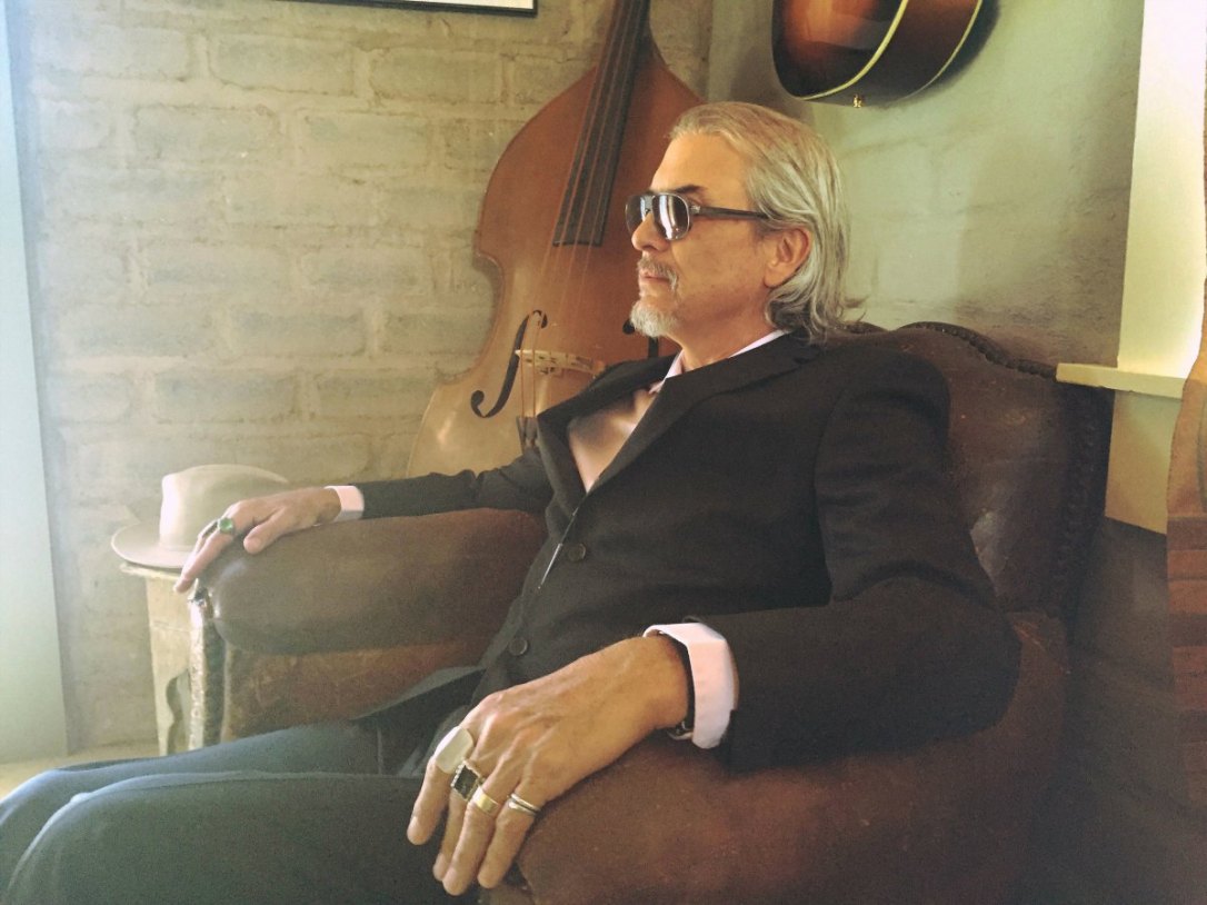 Howe-Gelb-Future-Standars04-credit-Daniel-Diaz-SMALL